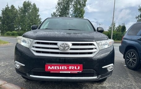 Toyota Highlander III, 2013 год, 2 195 000 рублей, 2 фотография