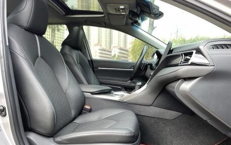 Toyota Camry, 2022 год, 2 400 000 рублей, 10 фотография