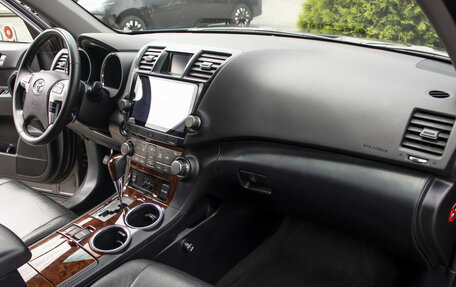 Toyota Highlander III, 2011 год, 1 595 000 рублей, 8 фотография