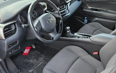 Toyota C-HR I рестайлинг, 2019 год, 2 600 000 рублей, 5 фотография