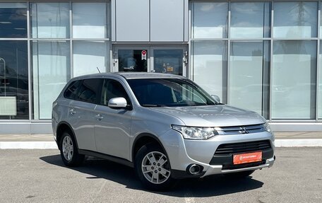 Mitsubishi Outlander III рестайлинг 3, 2014 год, 1 440 000 рублей, 3 фотография