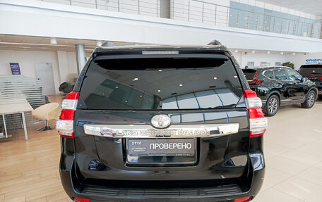 Toyota Land Cruiser Prado 150 рестайлинг 2, 2015 год, 3 620 000 рублей, 10 фотография