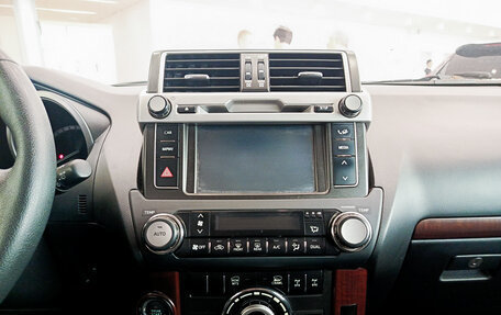 Toyota Land Cruiser Prado 150 рестайлинг 2, 2015 год, 3 620 000 рублей, 19 фотография