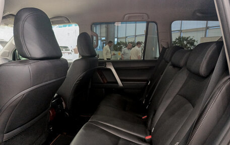 Toyota Land Cruiser Prado 150 рестайлинг 2, 2015 год, 3 620 000 рублей, 16 фотография