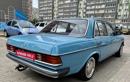 Mercedes-Benz W123, 1982 год, 428 000 рублей, 9 фотография
