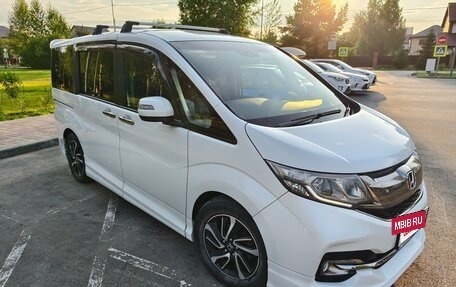 Honda Stepwgn IV, 2015 год, 2 100 000 рублей, 2 фотография