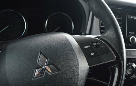 Mitsubishi Outlander III рестайлинг 3, 2019 год, 2 229 000 рублей, 15 фотография