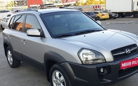 Hyundai Tucson III, 2005 год, 735 000 рублей, 2 фотография