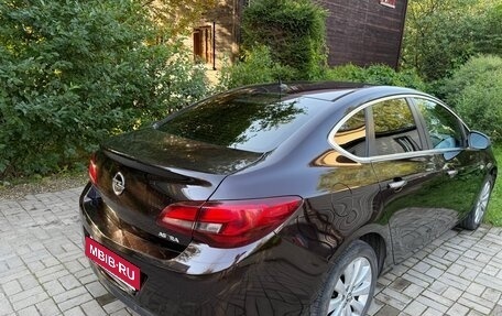 Opel Astra J, 2013 год, 740 000 рублей, 2 фотография