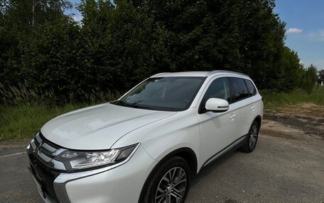 Mitsubishi Outlander III рестайлинг 3, 2018 год, 2 050 000 рублей, 2 фотография