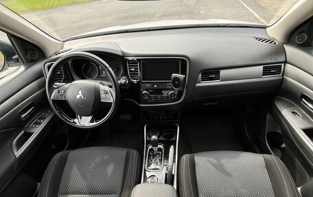 Mitsubishi Outlander III рестайлинг 3, 2018 год, 2 050 000 рублей, 11 фотография