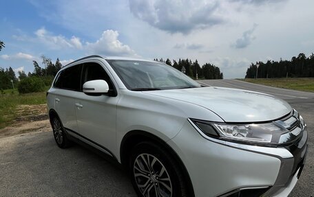 Mitsubishi Outlander III рестайлинг 3, 2018 год, 2 050 000 рублей, 8 фотография