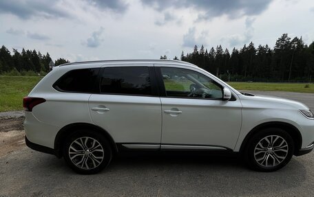 Mitsubishi Outlander III рестайлинг 3, 2018 год, 2 050 000 рублей, 7 фотография