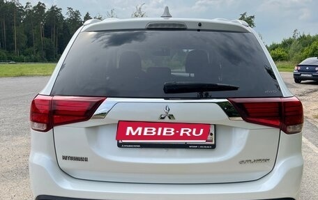 Mitsubishi Outlander III рестайлинг 3, 2018 год, 2 050 000 рублей, 5 фотография