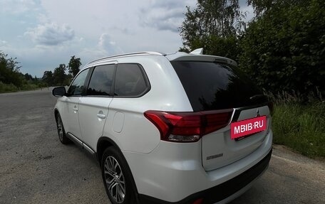 Mitsubishi Outlander III рестайлинг 3, 2018 год, 2 050 000 рублей, 4 фотография