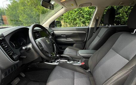 Mitsubishi Outlander III рестайлинг 3, 2018 год, 2 050 000 рублей, 13 фотография