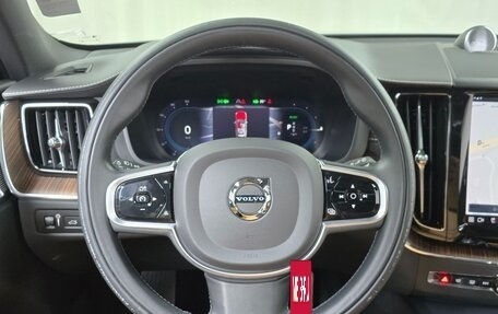 Volvo XC60 II, 2022 год, 3 660 000 рублей, 9 фотография