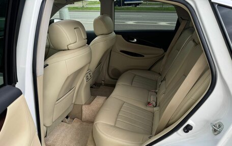 Infiniti QX50 I рестайлинг, 2015 год, 1 690 000 рублей, 10 фотография