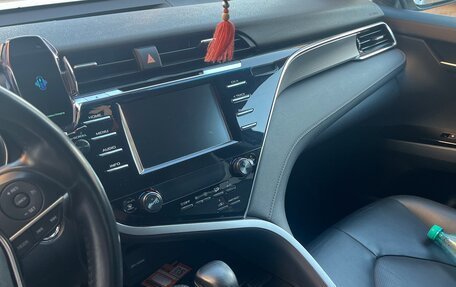 Toyota Camry, 2019 год, 2 970 000 рублей, 2 фотография