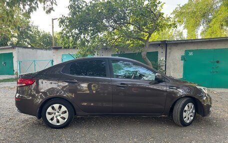 KIA Rio III рестайлинг, 2015 год, 700 000 рублей, 2 фотография