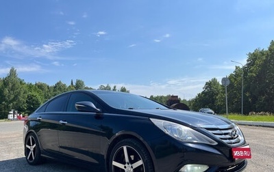 Hyundai Sonata VI, 2011 год, 900 000 рублей, 1 фотография