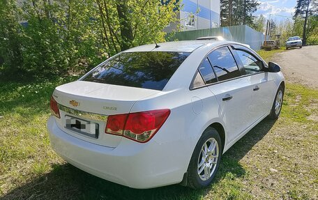 Chevrolet Cruze II, 2010 год, 750 000 рублей, 2 фотография