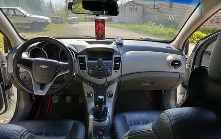 Chevrolet Cruze II, 2010 год, 750 000 рублей, 11 фотография