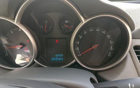 Chevrolet Cruze II, 2010 год, 750 000 рублей, 13 фотография