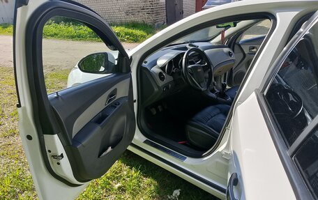 Chevrolet Cruze II, 2010 год, 750 000 рублей, 10 фотография