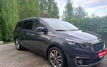 KIA Carnival III, 2018 год, 2 600 000 рублей, 3 фотография