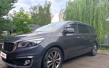 KIA Carnival III, 2018 год, 2 600 000 рублей, 4 фотография