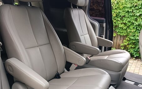 KIA Carnival III, 2018 год, 2 600 000 рублей, 12 фотография