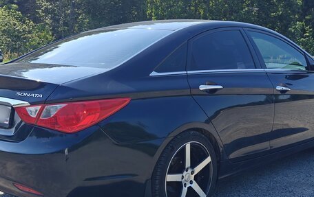 Hyundai Sonata VI, 2011 год, 900 000 рублей, 4 фотография