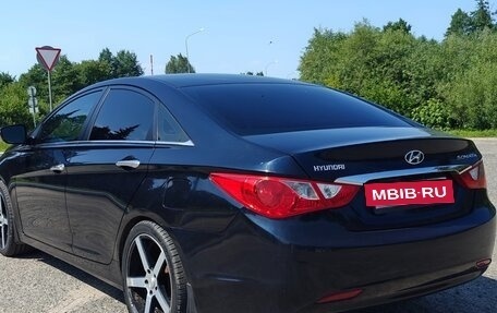 Hyundai Sonata VI, 2011 год, 900 000 рублей, 6 фотография