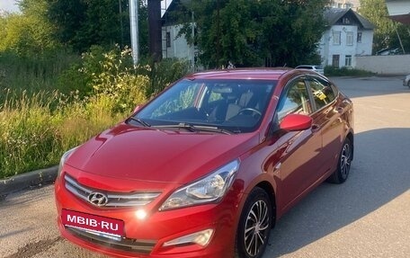 Hyundai Solaris II рестайлинг, 2015 год, 1 090 000 рублей, 1 фотография