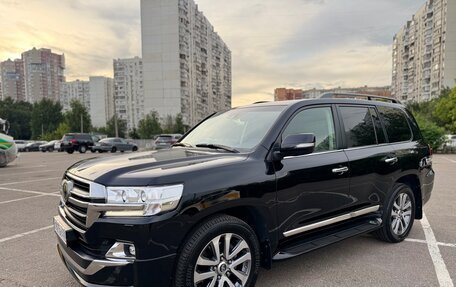 Toyota Land Cruiser 200, 2018 год, 6 600 000 рублей, 2 фотография