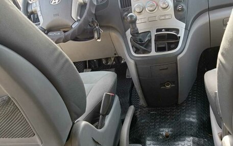 Hyundai H-1 II рестайлинг, 2013 год, 1 650 000 рублей, 9 фотография
