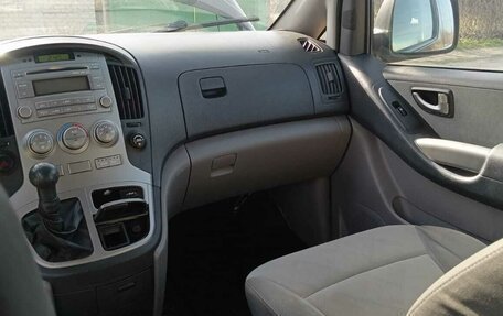 Hyundai H-1 II рестайлинг, 2013 год, 1 650 000 рублей, 11 фотография