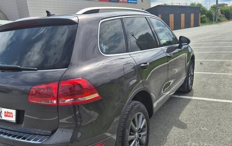 Volkswagen Touareg III, 2011 год, 1 850 000 рублей, 2 фотография