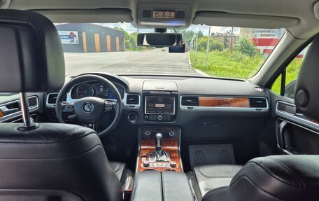 Volkswagen Touareg III, 2011 год, 1 850 000 рублей, 13 фотография