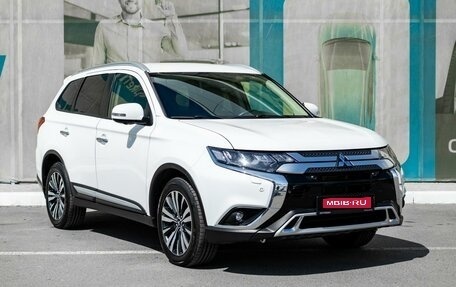 Mitsubishi Outlander III рестайлинг 3, 2020 год, 2 888 000 рублей, 1 фотография