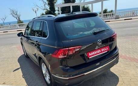 Volkswagen Tiguan II, 2021 год, 2 440 000 рублей, 4 фотография