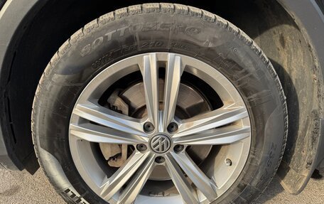 Volkswagen Tiguan II, 2021 год, 2 440 000 рублей, 6 фотография