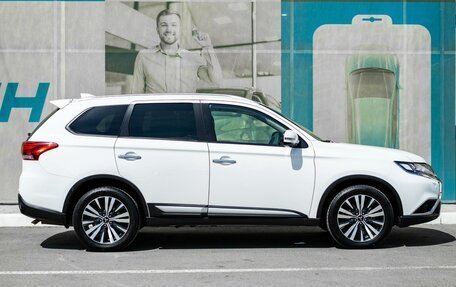 Mitsubishi Outlander III рестайлинг 3, 2020 год, 2 888 000 рублей, 5 фотография