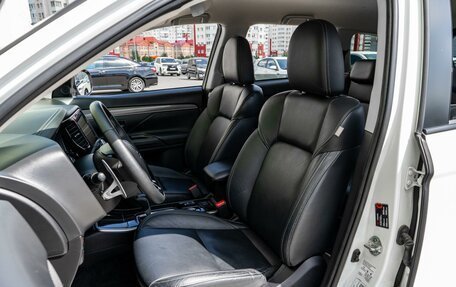 Mitsubishi Outlander III рестайлинг 3, 2020 год, 2 888 000 рублей, 11 фотография