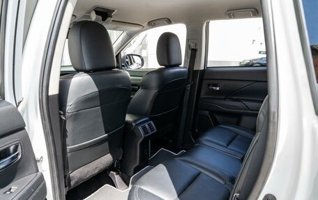 Mitsubishi Outlander III рестайлинг 3, 2020 год, 2 888 000 рублей, 13 фотография