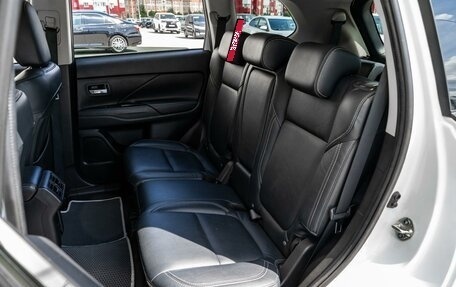 Mitsubishi Outlander III рестайлинг 3, 2020 год, 2 888 000 рублей, 10 фотография