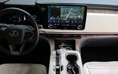 Lexus LM, 2025 год, 14 000 000 рублей, 5 фотография