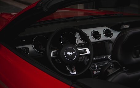 Ford Mustang VI рестайлинг, 2017 год, 2 750 000 рублей, 15 фотография