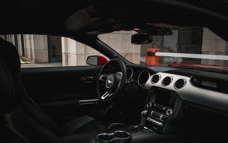 Ford Mustang VI рестайлинг, 2017 год, 2 750 000 рублей, 16 фотография